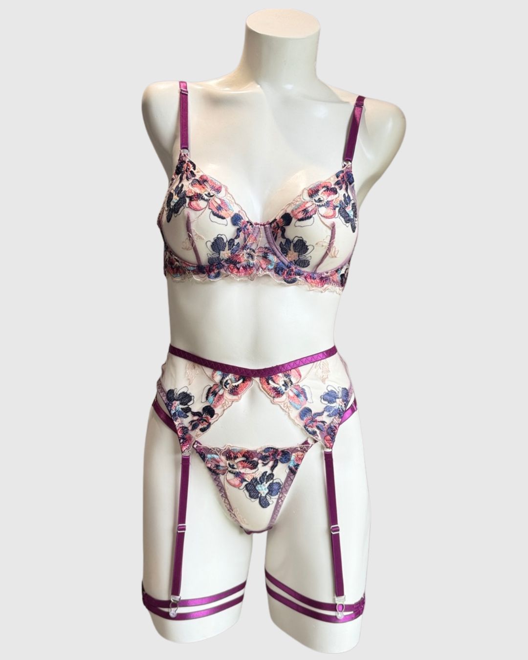 Evryday Romanticise Me (Pre-Order) Estimated delivery: 3–4 weeks